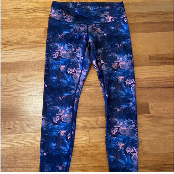 Lululemon printed Wunder Unders- size 4 - Picture 2 of 5